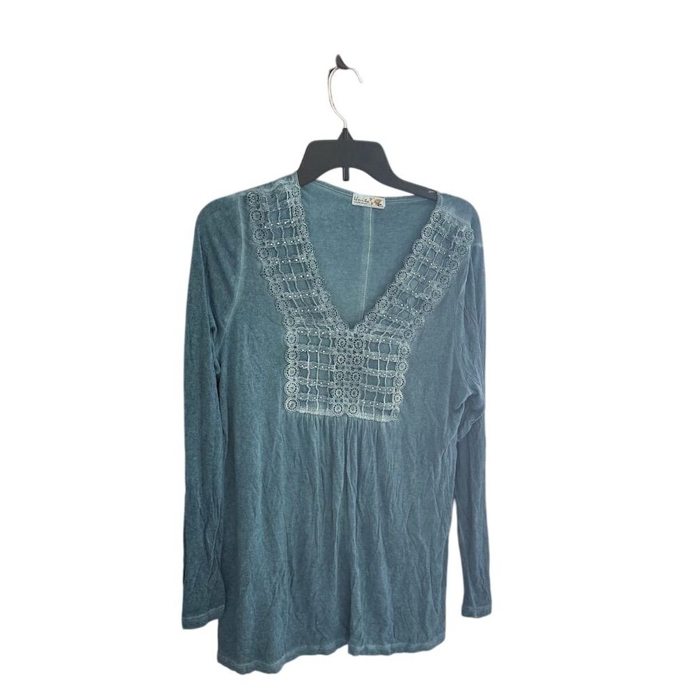 Unity World Wear Women's M Blue Embroidered V-Neck Blouse Long Sleeve‎